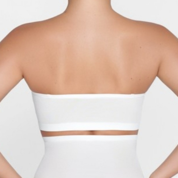 SKIMS Power Mesh Bandeau in Sienna - Picture 11 of 15